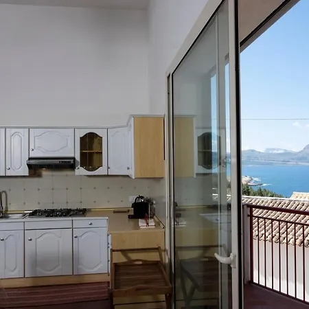 Gina Con Vista Mozzafiato Sul Golfo Di Macari